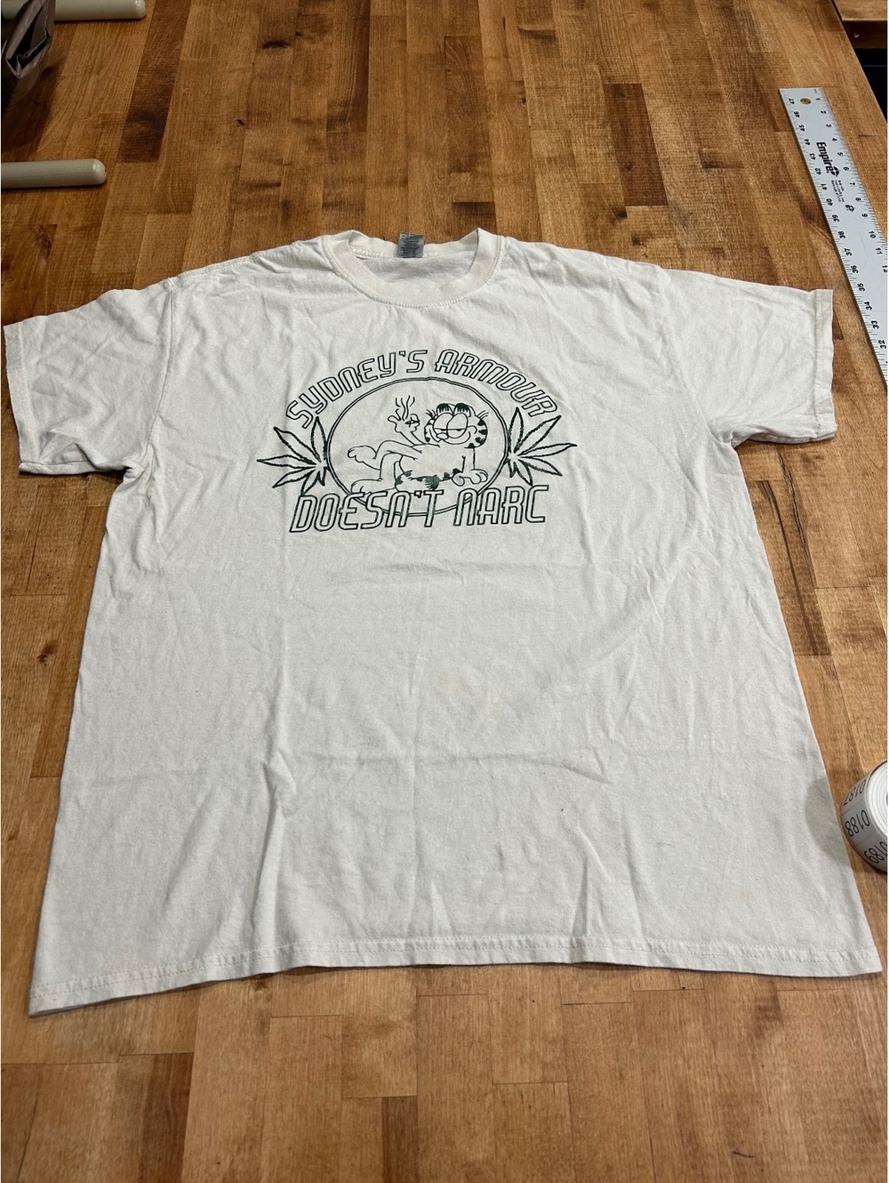 Gildan Heavy Cotton Sydney's Armour Graphic T-Shirt Size Large single stitch